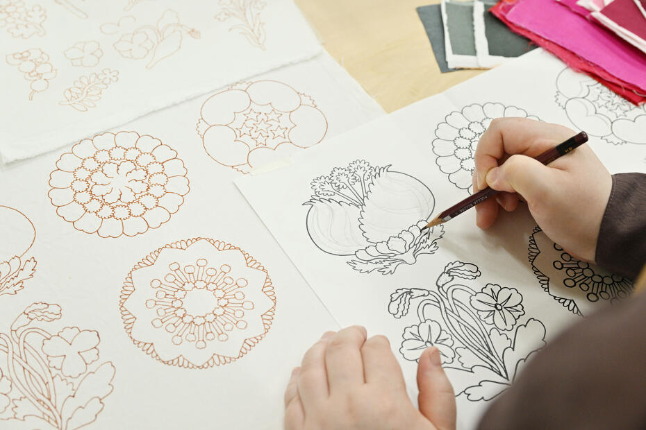 鉛筆でラフスケッチ